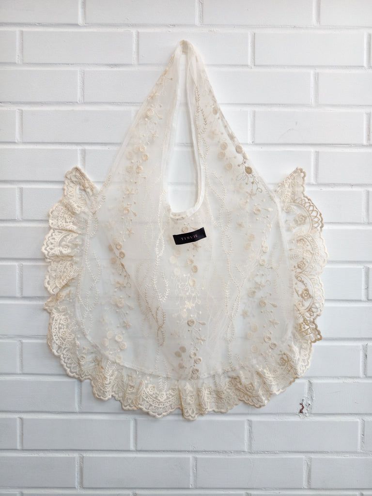 🎁 Limited Gift for purchase over HK$1200 – Lace Garden Embroidered Shopper (100% off)