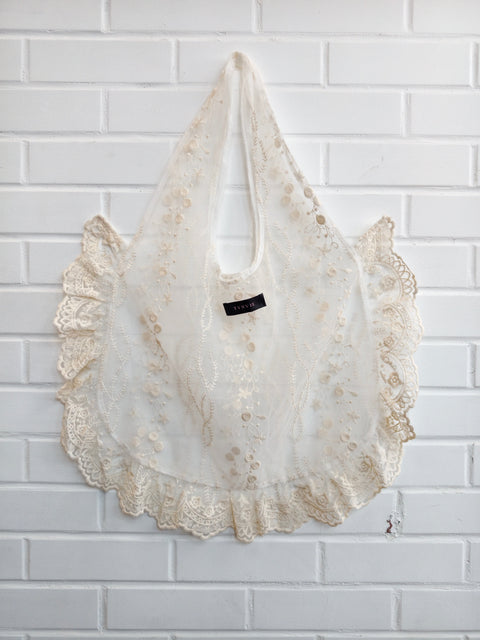 🎁 Limited Gift for purchase over HK$1200 – Lace Garden Embroidered Shopper (100% off)